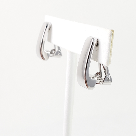 Lia Sophia Jewelry - NWT! Lia Sophia Earrings Clip On Silver Tone